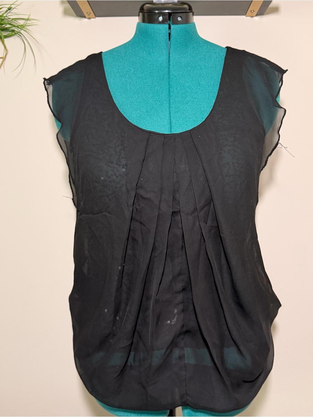 imaginary voyage Shear Black Pleated Cap-Sleeve Blouse with sequins